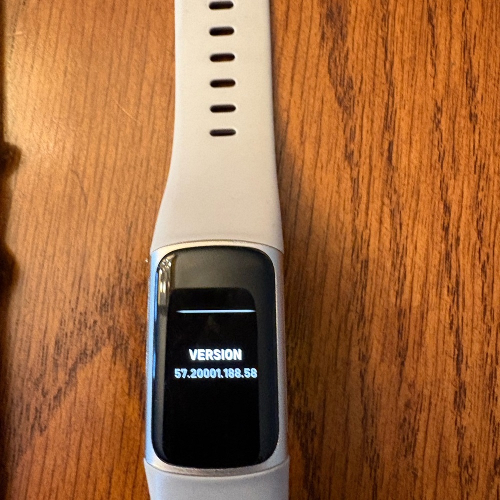 Fitness tracker Smartwatch with Cream, Red, and Purple Bands - Picture 3 of 3